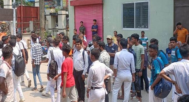 যশোর জিলা স্কুলের ছাত্রদের সংঘর্ষে ৩ ছাত্র ছুরিকাহত