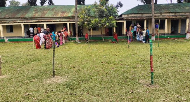 বগুড়ায় ভোটার শূন্য ভোট কেন্দ্র : আটক ২১