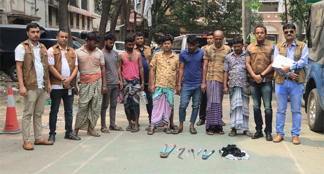 আশুলিয়ায় ডাকাতদলের ৮ সদস্য গ্রেফতার