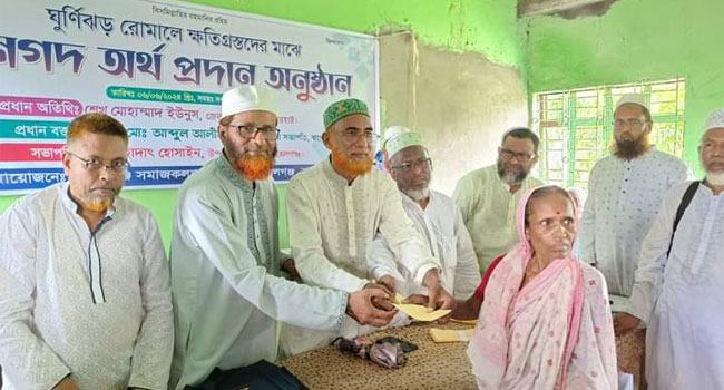 মোরেলগঞ্জে বন্যা দুর্গতদের মাঝে জামায়াতের সহায়তা