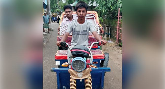 সরাইলে অটোরিকশা চালিয়ে পড়ালেখা করছেন রাজু, হতে চান ইঞ্জিনিয়ার