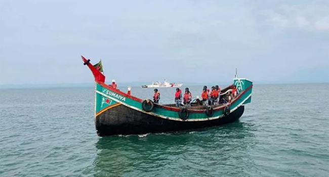 টেকনাফ-সেন্টমার্টিন নৌরুটে পণ্যবাহী ট্রলারে গুলি