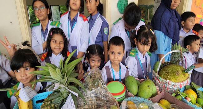 বান্দরবান ক্যান্টনমেন্ট পাবলিক স্কুলে মৌসুমী ফলের উৎসব