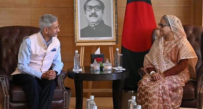 প্রধানমন্ত্রীর সাথে সৌজন্য সাক্ষাৎ জয়শঙ্করের