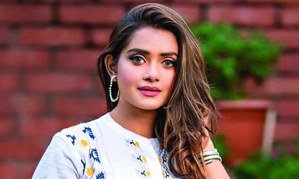 ওই মঞ্চের পেছনে সে এসে আমার হাত ধরেছিল : তানজিন তিশা