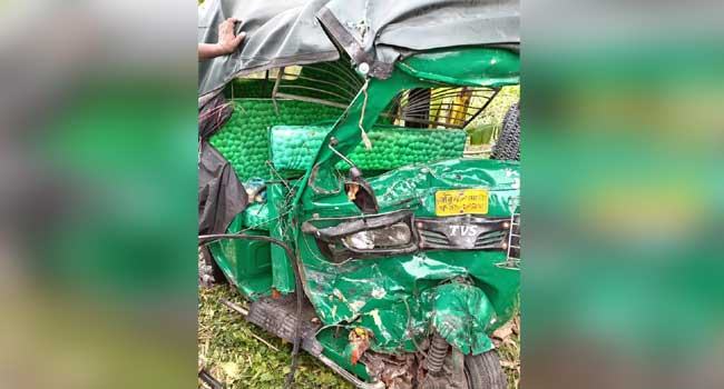 বাকেরগঞ্জে তিন গাড়ির সংঘর্ষে নিহত ২