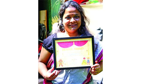 নিউইয়র্কে পুরস্কৃত সায়মা করিম