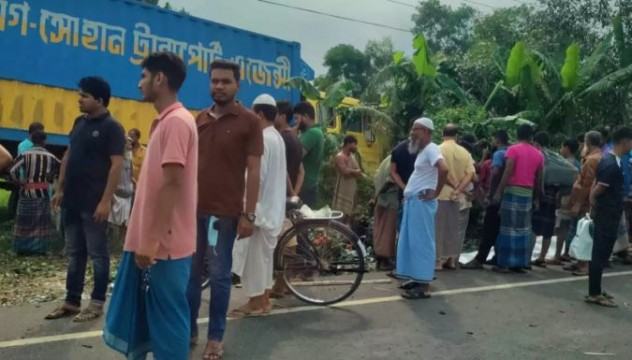 কুমিল্লায় ট্রাক-কাভার্ডভ্যানের সংঘর্ষে নিহত ২