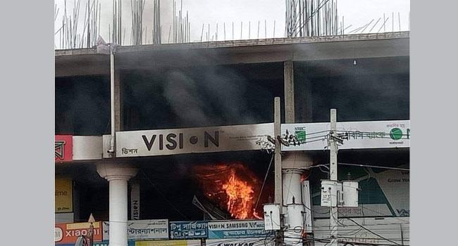 মিরসরাইয়ে বানিজ্য বিতানে আগুন