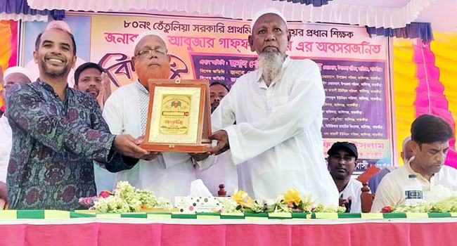ঘোড়ার গাড়িতে বাড়ি পৌঁছে দেয়া হলো অবসরপ্রাপ্ত প্রধান শিক্ষককে