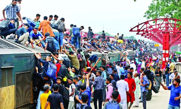 ঘরমুখো মানুষের অন্তহীন ভোগান্তি