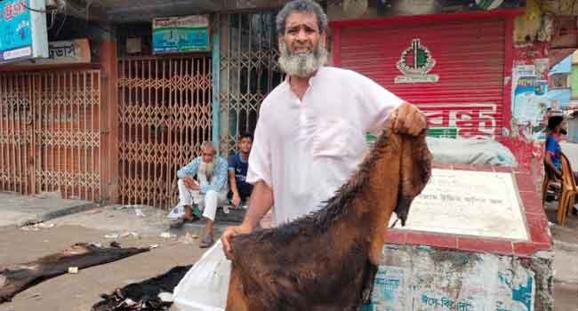 ৫০ হাজার টাকার খাসির চামড়া দাম ১৫ টাকা
