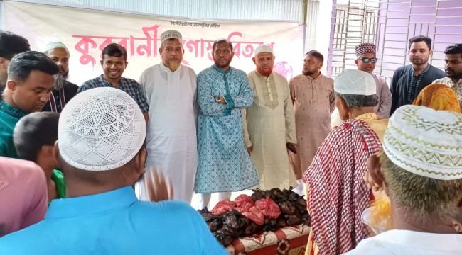 কসবায় ১০০ মানুষের মাঝে মতি মেম্বার ফাউন্ডেশনের গোশত বিতরণ