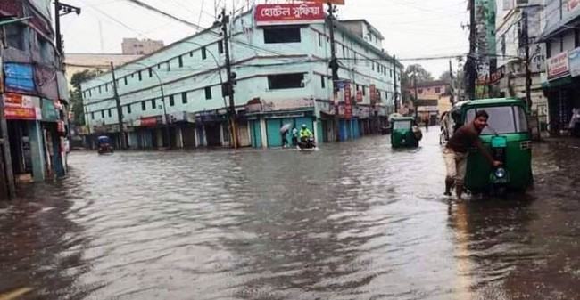 বন্যায় ডুবেছে সিলেটের সব উপজেলা, ৪ লাখ মানুষ পানিবন্দি