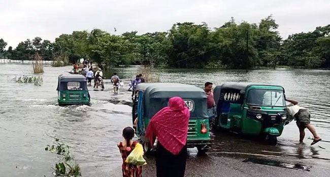 বন্যায় বিপর্যস্ত সিলেটে দেখা মিলেছে রোদের