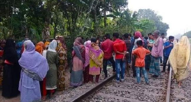 পাবনায় ট্রেনে কাটা পড়ে বৃদ্ধার মৃত্যু