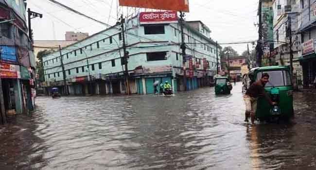 বন্যায় বিদ্যুৎহীন সিলেটের ১২ হাজার গ্রাহক
