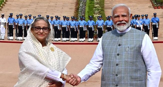 রেল যোগাযোগসহ বিভিন্ন ক্ষেত্রে সহযোগিতার জন্য ঢাকা-দিল্লির মধ্যে ১০ চুক্তি সই
