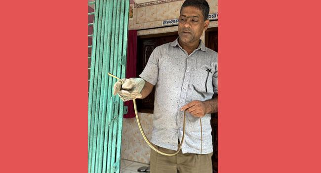 শ্রীমঙ্গলে 'ঠাকুর ঘর' থেকে 'বেত আঁচড়া' উদ্ধার