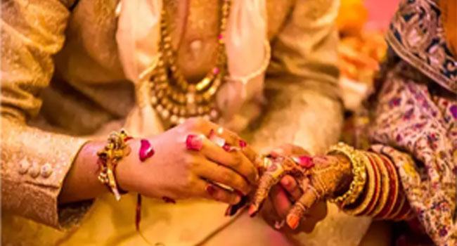 প্রেমের ফাঁদ : দ্বিতীয় বিয়ে করতে ধরা বর