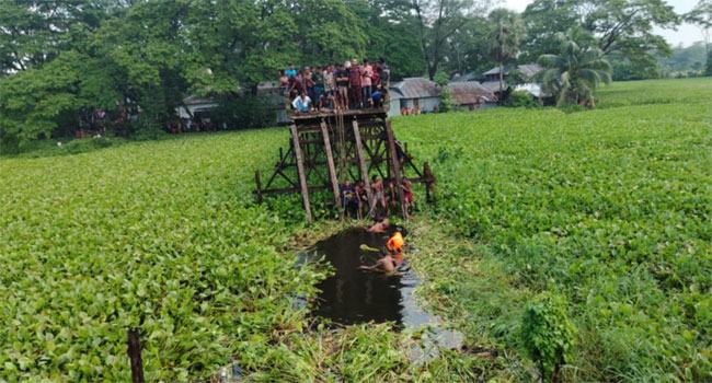 আমতলীতে সেতু ভেঙে নিহত ৯ জনের পরিচয় মিলেছে