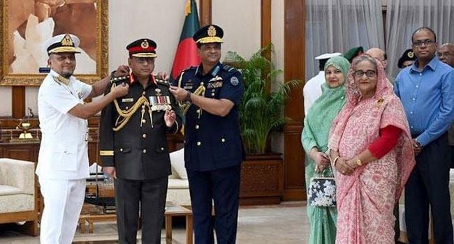 জেনারেল র‍্যাংক-ব্যাজ পরলেন নবনিযুক্ত সেনাপ্রধান