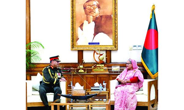 সেনাবাহিনী প্রধানের দায়িত্ব নিলেন জেনারেল ওয়াকার