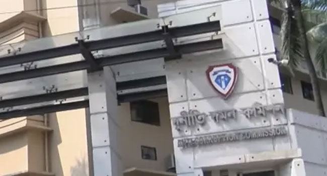 দুর্নীতিতে অভিযুক্ত কর্মকর্তাদের স্ত্রী-সন্তানদের শাস্তির বিধান কী