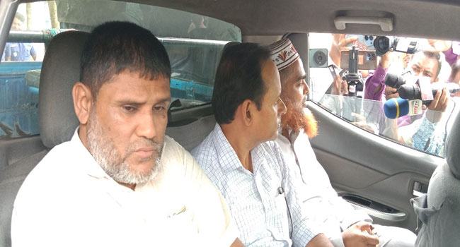 মেয়র প্রার্থীর থেকে ঘুষ নেয়ার অভিযোগে গৌরনদীতে প্রিজাইডিং অফিসারসহ গ্রেফতার ৪