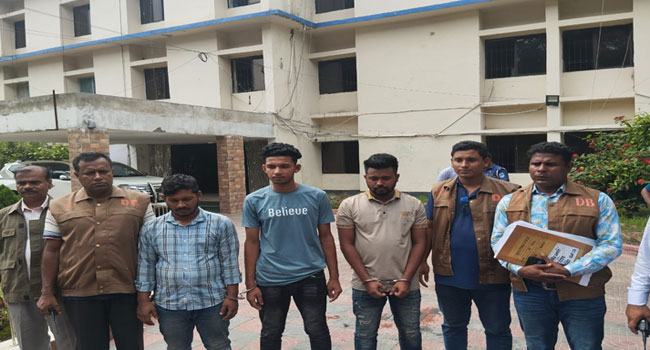 দিনে উবারচালক, রাতে ডাকাত