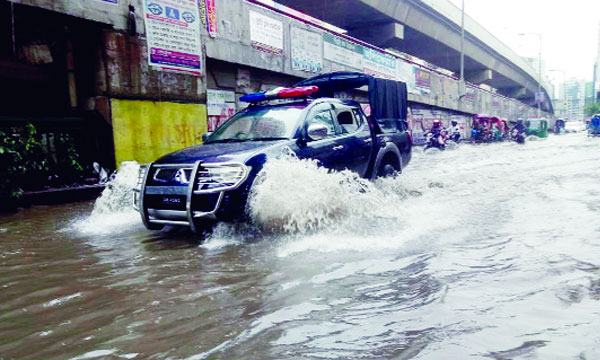 বৃষ্টি হলেই জলাবদ্ধতা