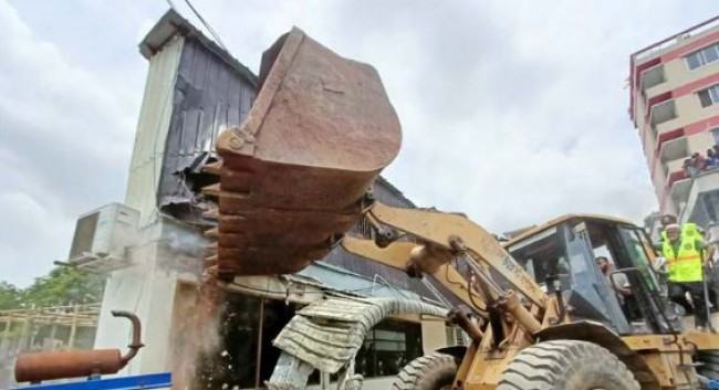সাদিক অ্যাগ্রোতে উচ্ছেদ অভিযান চলছে