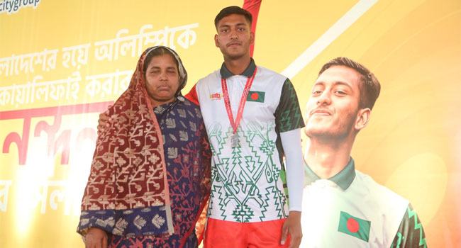 অলিম্পিক স্বর্ণে চোখ সাগরের