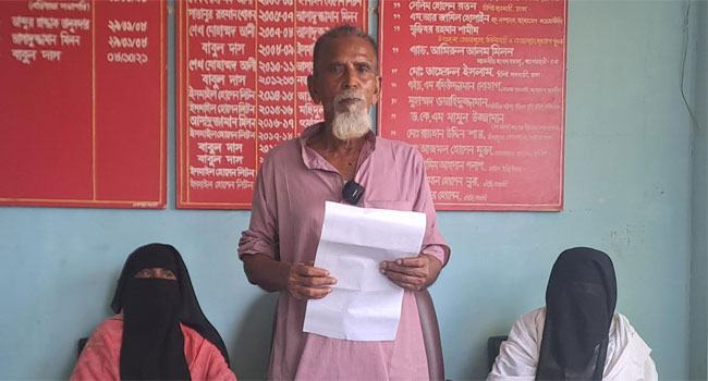 ছেলের নির্যাতন থেকে বাঁচার আকুতি বৃদ্ধ বাবা-মায়ের