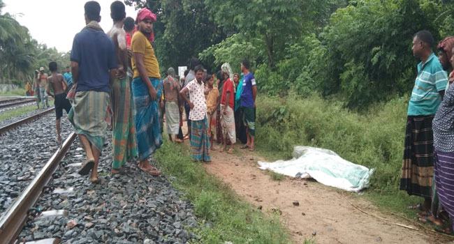 চুয়াডাঙ্গায় মৈত্রী এক্সপ্রেস ট্রেনের ধাক্কায় যুবকের মৃত্যু