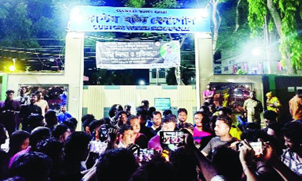অতিরিক্ত শুল্ককর আদায়ে বেনাপোলে পচনশীল পণ্যবাহী ট্রাকের জট