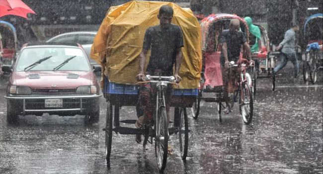 ঢাকাসহ সব বিভাগে হালকা থেকে মাঝারি বৃষ্টিপাতের পূর্বাভাস