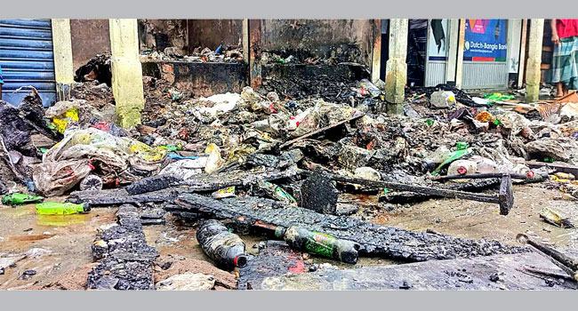 করিমগঞ্জে আগুনে পুড়ল ৩ দোকান, ক্ষতিগ্রস্ত এজেন্ট ব্যাংক