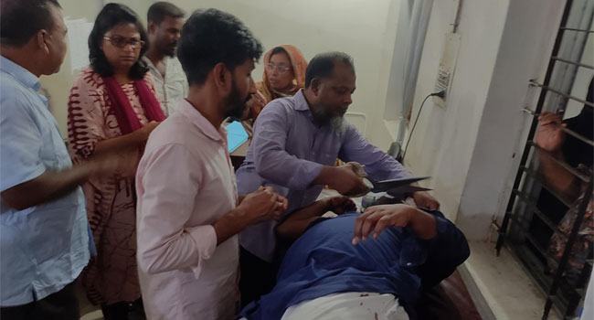 সোনারগাঁওয়ে দলিল লিখককে কুপিয়ে ও গুলি করে হত্যার চেষ্টা