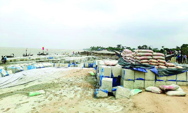 ভোলায় ১০ কিলোমিটার শহর রক্ষা বাঁধের ক্ষতি