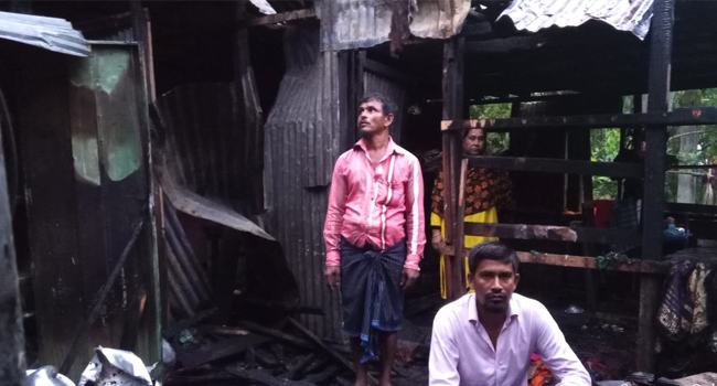 চোখের সামনে সব শেষ হয়ে গেছে