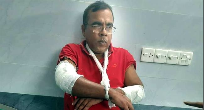 শৈলকুপায় সাংবাদিককে কুপিয়ে আহত করল দুর্বৃত্তরা