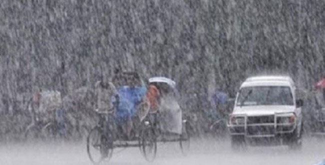 সমুদ্র বন্দরে ৩ নম্বর সঙ্কেত, ভারী বর্ষণের সতর্কতা