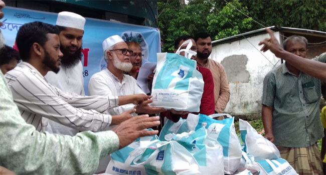 রাজনগরে বন‍্যাদুর্গত এলাকায় ইবনে সিনা হাসপাতালের ত্রাণ বিতরণ
