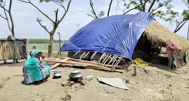 নয়া দিগন্তে সংবাদ প্রকাশের পর নিঝুমদ্বীপের লুবনার ঘরটি পুনর্নিমার্ণের প্রস্তাব