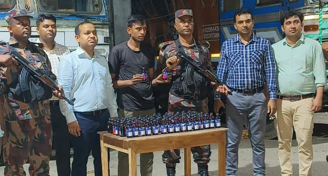 বেনাপোলে ফেনসিডিলসহ ভারতীয় ট্রাকচালক আটক