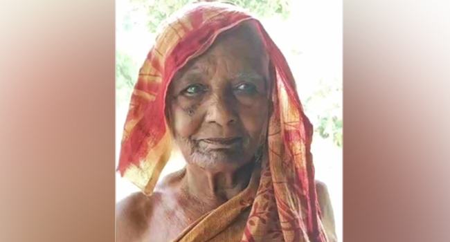 বসতভিটা বিক্রি করে শ্বশুরবাড়িতে ছেলে, দ্বারে দ্বারে ঘুরছেন মা