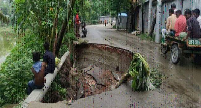 দেওয়ানগঞ্জে ভারী বর্ষণে নিম্নাঞ্চল প্লাবিত, সড়কে ভাঙ্গন যোগাযোগ ব্যাহত