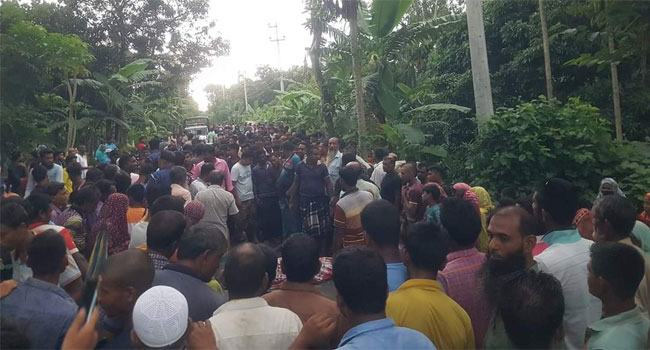 পুঠিয়ায় ট্রাকচাপায় মোটরসাইকেলের আরোহী নিহত