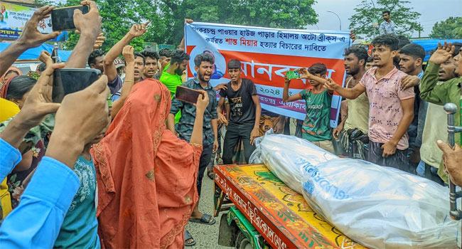 চুয়াডাঙ্গায় ইটভাটার শ্রমিকের লাশ নিয়ে বিক্ষোভ